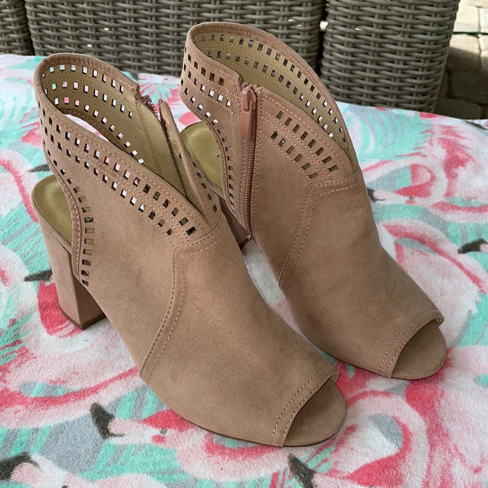 Rose color. Francesca zip up heels.